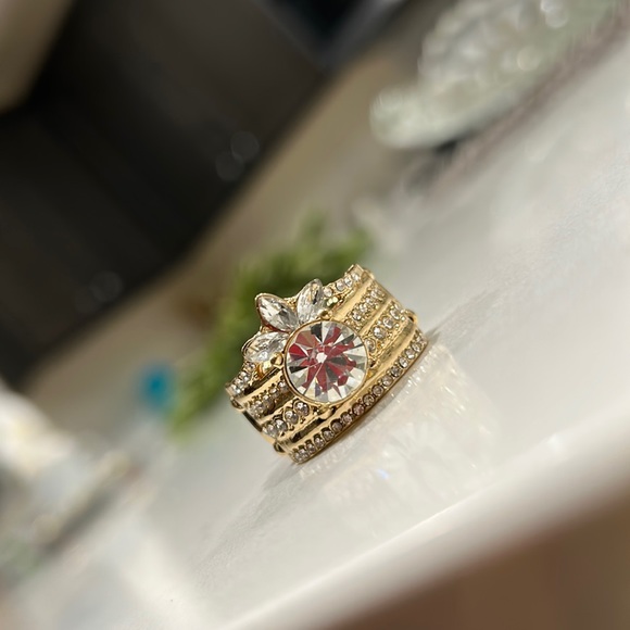 Jewelry - Stretch Pineapple Rhinestone Ring